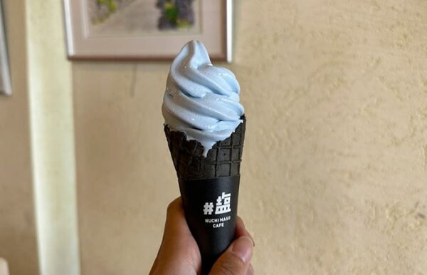 うるま市 宮城島 ぬちまーす観光製塩ファクトリー うみそら塩ソフト 青いソフトクリーム