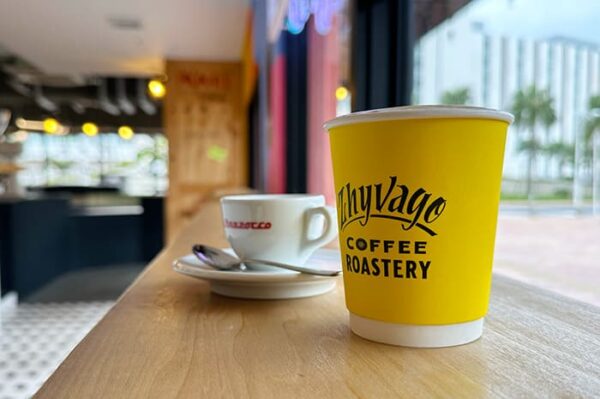 北谷 美浜 アメリカンビレッジ レクー コーヒー ZHYVAGO COFFEE ROASTERY ジバゴ コーヒー ローステリー カフェラテ エスプレッソ