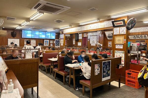 那覇市 ジャッキー ステーキハウス 店内 テーブル席