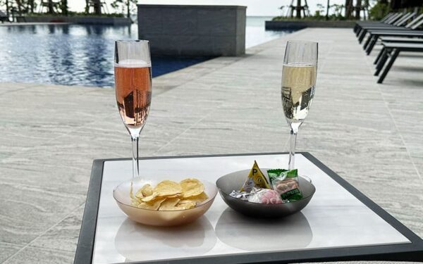琉球ホテル＆リゾート 名城ビーチ VIPプールバー Oasis スイートルーム 特典 シャンパン 飲み放題 フリーフロー
