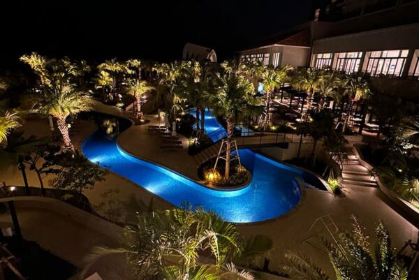 琉球ホテル＆リゾート 名城ビーチ プール 流れるプール 夜景