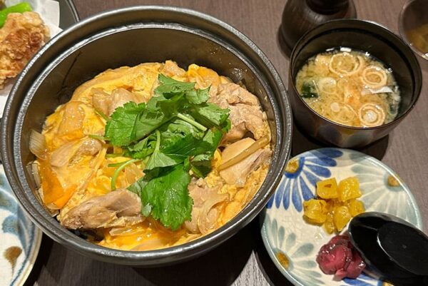 琉球ホテル＆リゾート 名城ビーチ めん処 山楽 やんばる鶏の親子丼