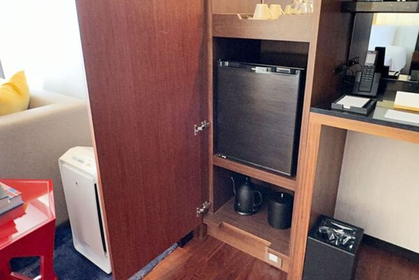 琉球ホテル＆リゾート 名城ビーチ スイートルーム パノラマコーナースイート ミニバー 小型冷蔵庫