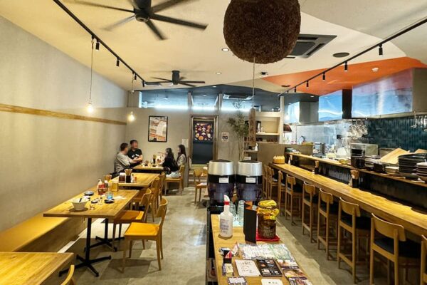 北谷町 美浜 アメリカンビレッジ 日本酒と和え麺のお店 じるや 店内 雰囲気