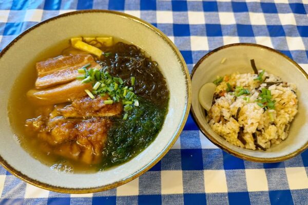 北谷町 浜川 沖縄そば りんくる食堂 りんくるそば じゅーしー