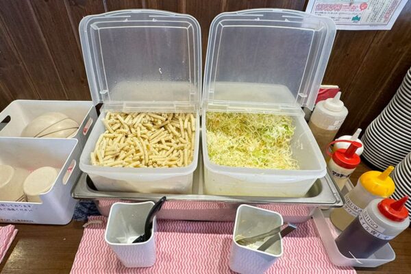 やっぱりステーキ 北谷美浜店 サラダ マカロニサラダ キャベツ 千切り