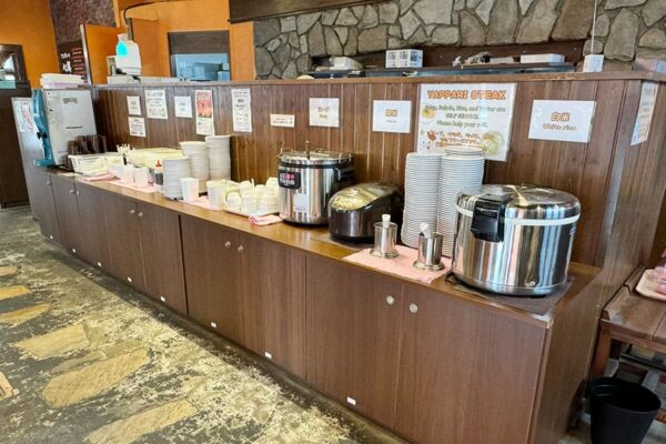 やっぱりステーキ 北谷美浜店 店内 バイキング ごはん サラダ スープ