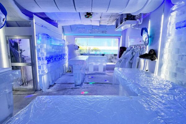 豊見城市 瀬長島ウミカジテラス アイス テラス アイスバー -10℃の世界 店内