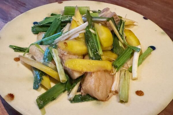 那覇市 安里 栄町市場 沖縄料理 琉球料理 うりずん ヒールンファーとスーチキの炒め物