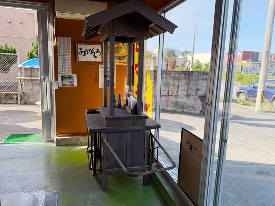宮古島 久松製麵所 店内 屋台