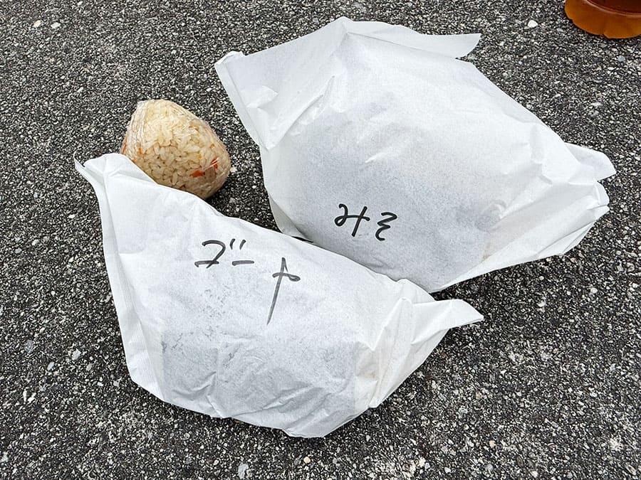 宮古島 朝食 くじら食堂 ポーク玉子おにぎり専門店 宮古牛の肉みそ ゴーヤ佃煮 じゅーしー