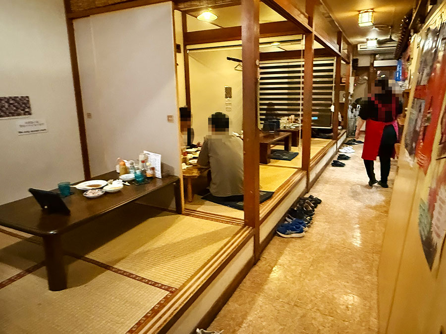 宮古島 居酒屋 郷土料理 島おでん たから 店内 雰囲気 座敷 テーブル席