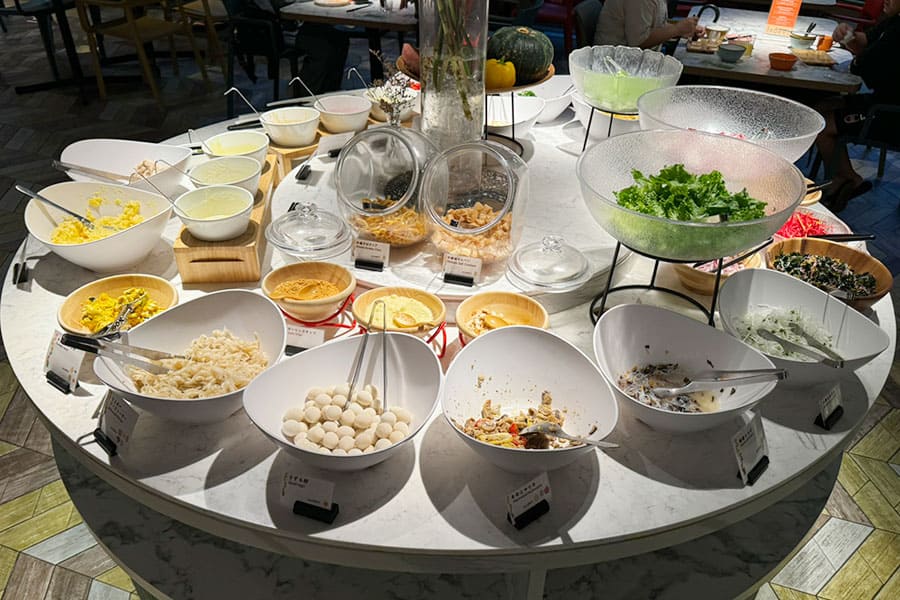 名護市 許田 トゥインラインホテル 朝食 ビュッフェ サラダ