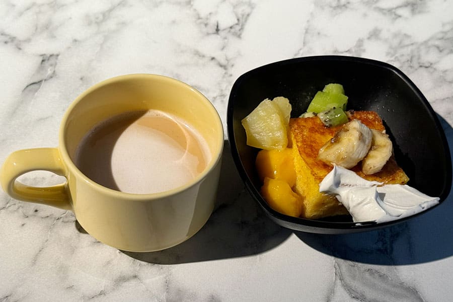 名護市 許田 トゥインラインホテル 朝食 ビュッフェ フレンチトースト カフェラテ