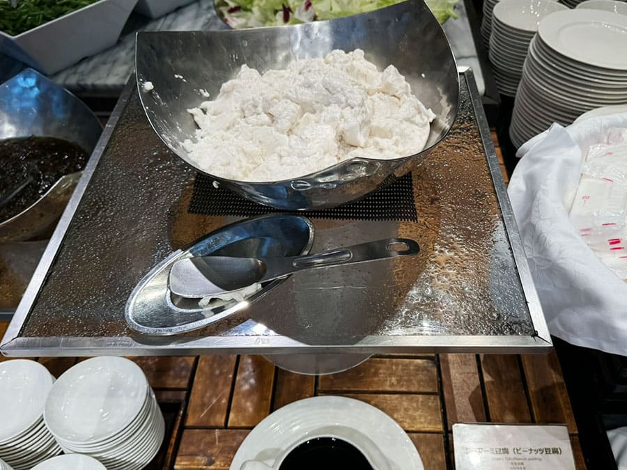 糸満市 サザンビーチホテル＆リゾート沖縄 朝食 ビュッフェ 沖縄料理 ジーマミー豆腐 ピーナッツ豆腐
