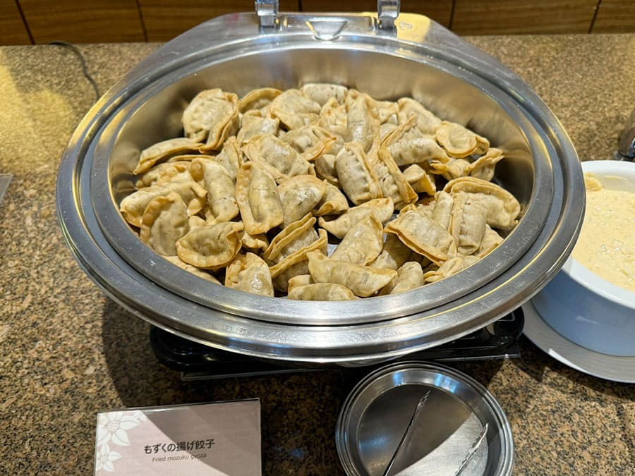 糸満市 サザンビーチホテル＆リゾート沖縄 朝食 ビュッフェ もずくの揚げ餃子