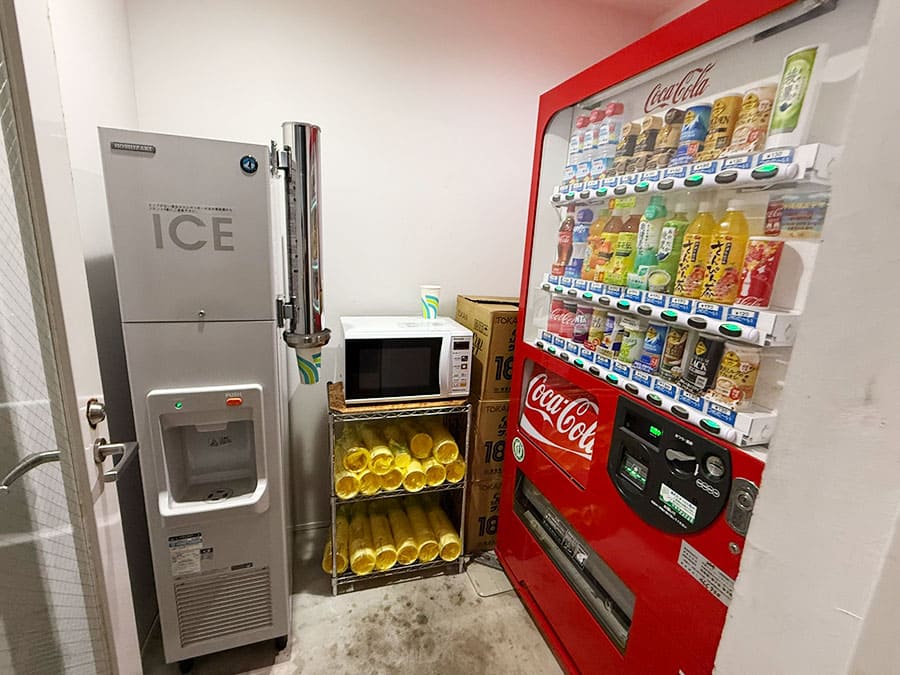 宮古島 ホテル ローカス 4階 自動販売機コーナー 製氷機 電子レンジ