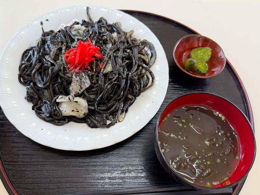 宮古島 すむばり食堂 墨入りタコ焼きそば