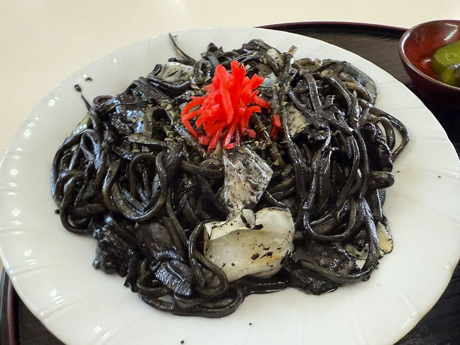 宮古島 すむばり食堂 墨入りタコ焼きそば
