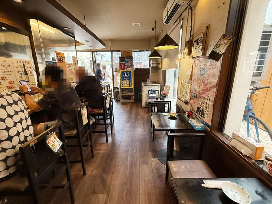 宮古島 居酒屋 海鮮酒家 中山 店内 雰囲気 カウンター席