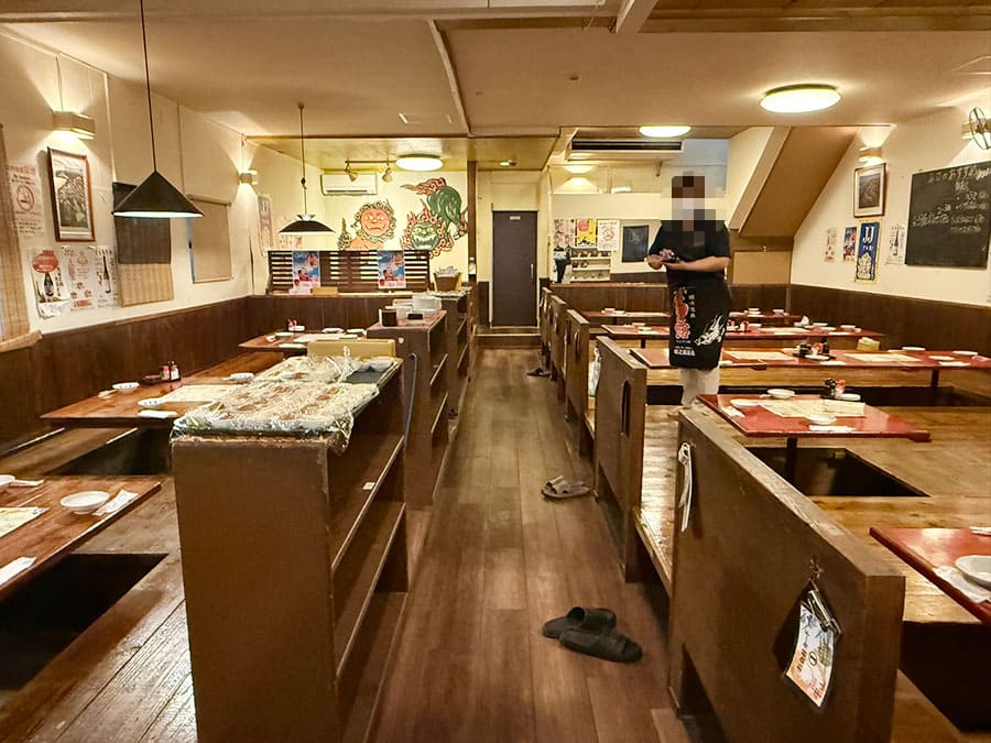 宮古島 居酒屋 海鮮酒家 中山 店内 雰囲気 テーブル席