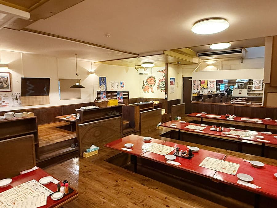 宮古島 居酒屋 海鮮酒家 中山 店内 雰囲気 テーブル席