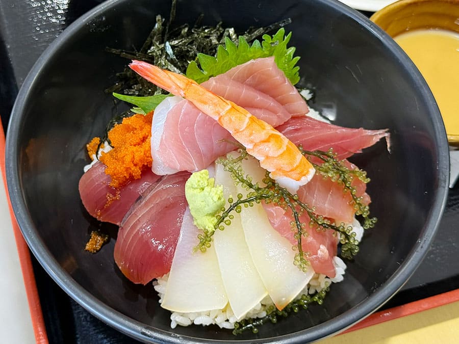 宮古諸島 伊良部島 佐良浜漁港 おーばんまい食堂 海鮮丼