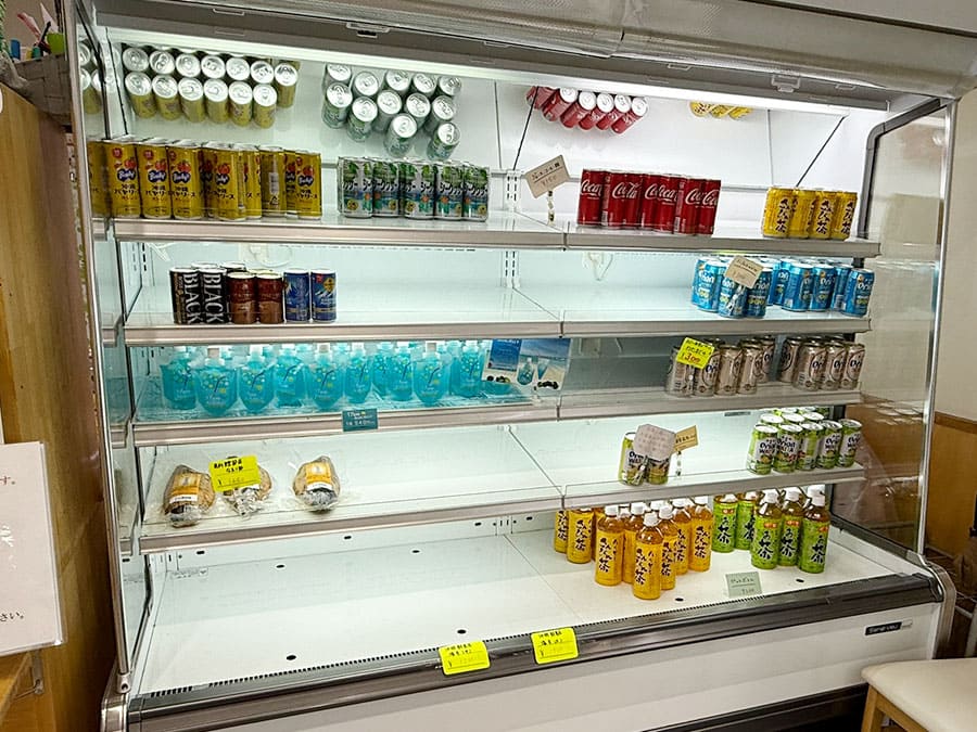 宮古諸島 伊良部島 佐良浜漁港 おーばんまい食堂 飲み物 缶ビール
