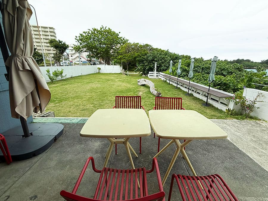 宮古島 宮古冷麺 店内 風景 雰囲気 テラス 庭 ガーデン