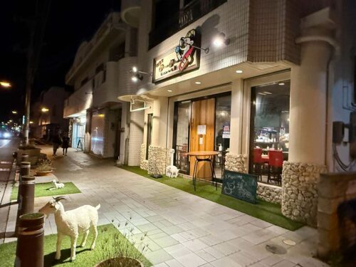 宮古島 平良 居酒屋めーめー ヤギ料理 外観 夜 めーめー麺