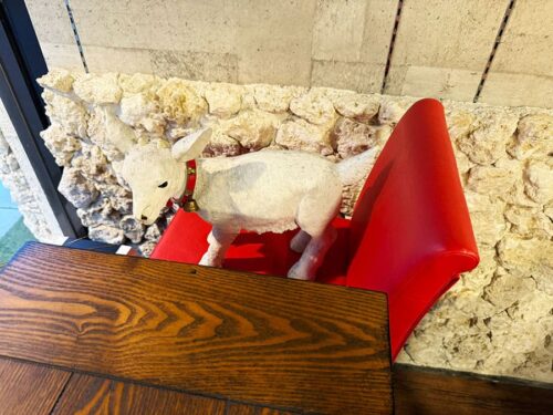 宮古島 平良 居酒屋めーめー ヤギ料理 店内 雰囲気 ヤギ 置き物