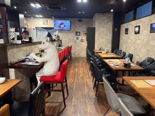 宮古島 平良 居酒屋めーめー ヤギ料理 店内 雰囲気 ヤギ 置き物