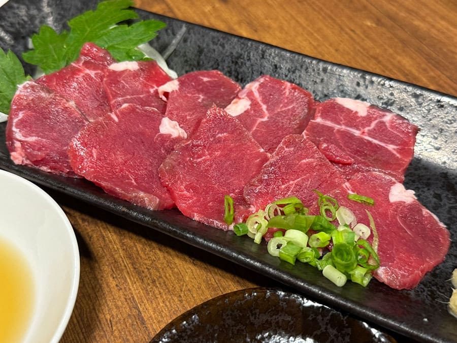 宮古島 平良 居酒屋めーめー ヤギ刺し