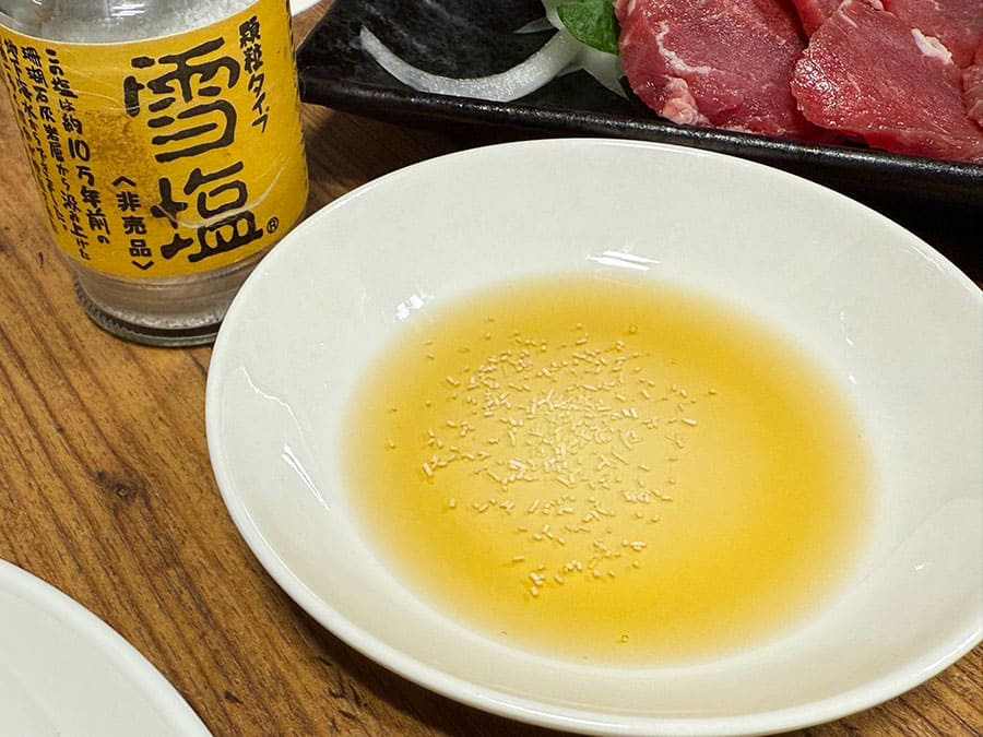 宮古島 平良 居酒屋めーめー ヤギ刺し ごま油 雪塩