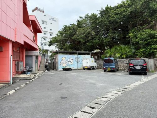 宮古島 モンテドール バナナケーキ 本店 外観 駐車場