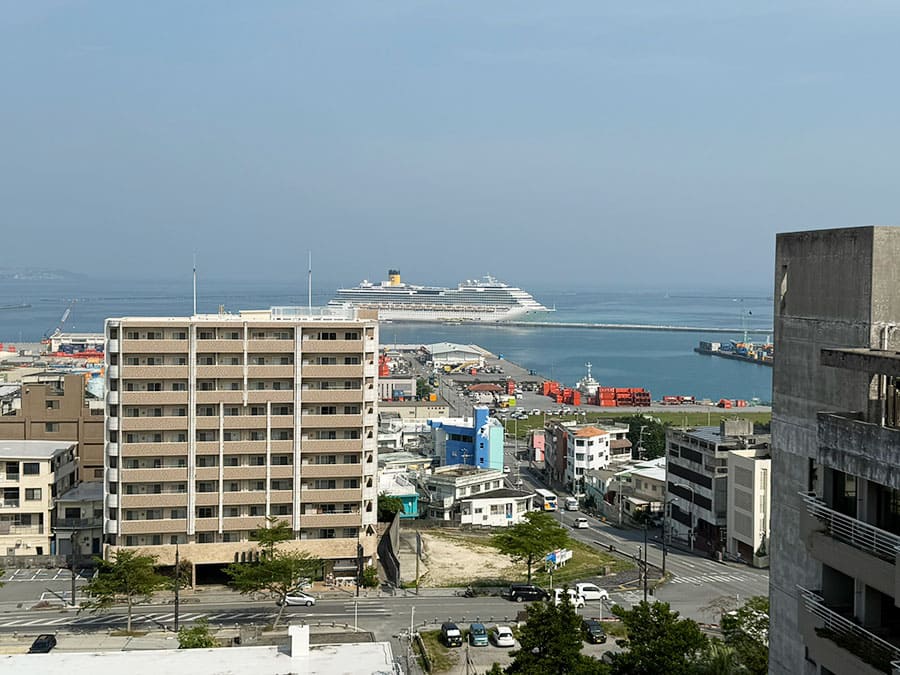 宮古島 平良 スマイルホテル宮古島 屋上テラス ルーフトップテラス 平良港 豪華客船 オーシャンビュー