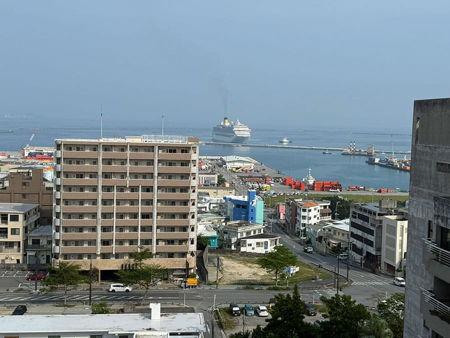 宮古島 平良 スマイルホテル宮古島 屋上テラス ルーフトップテラス 平良港 豪華客船 オーシャンビュー