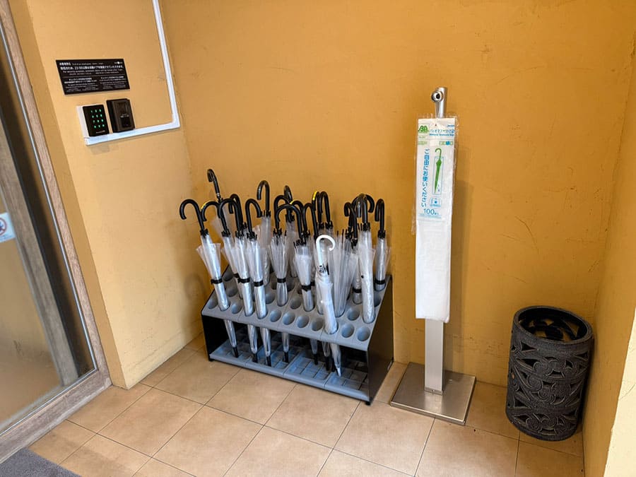 宮古島 平良 スマイルホテル宮古島 入口 エントランス 貸出傘