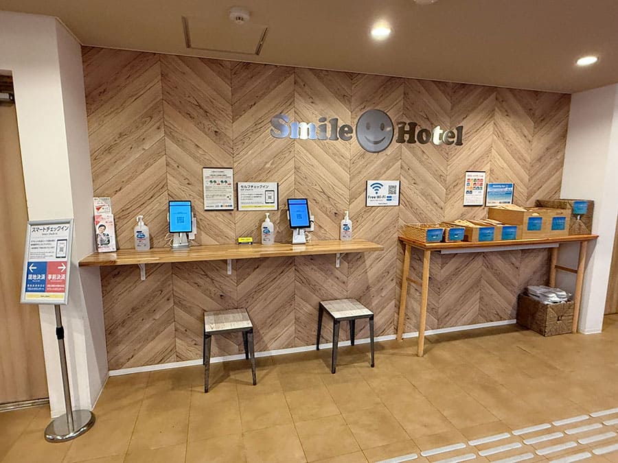 宮古島 平良 スマイルホテル宮古島 ロビー エントランスホール スマートチェックイン タブレットカウンター