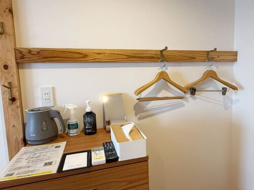 宮古島 平良 スマイルホテル宮古島 新館 A棟 客室 ツインAルーム ハンガー 湯沸かしポット 消臭スプレー