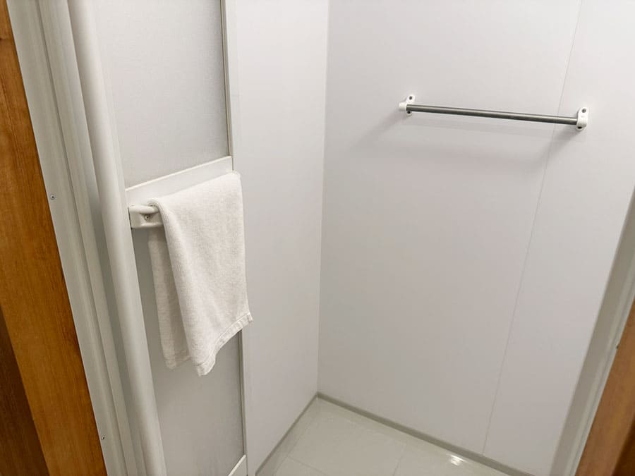 宮古島 平良 スマイルホテル宮古島 新館 A棟 客室 ツインAルーム 洗面所後ろ シャワールーム