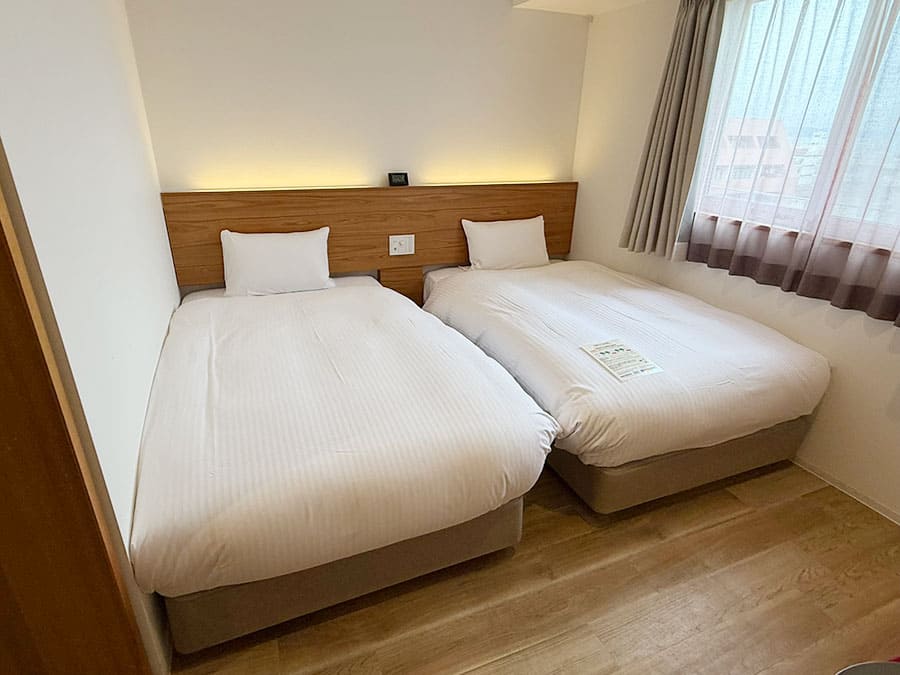 宮古島 平良 スマイルホテル宮古島 新館 A棟 客室 ツインAルーム ベッド ワイドシングル