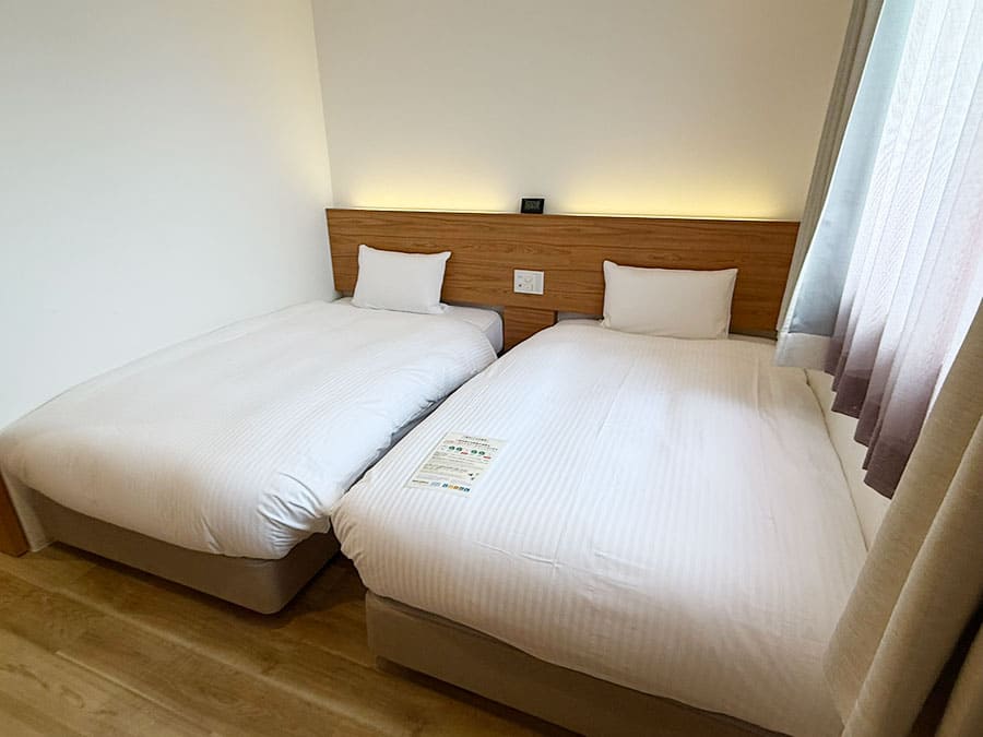 宮古島 平良 スマイルホテル宮古島 新館 A棟 客室 ツインAルーム ベッド ワイドシングル