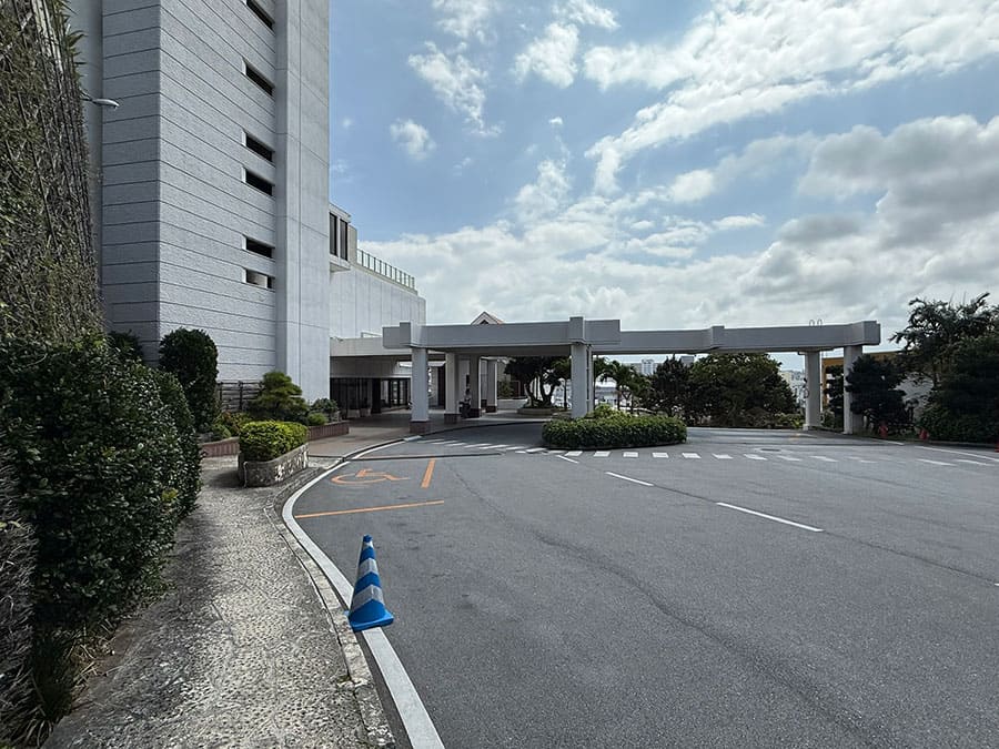 那覇市 ホテル ノボテル沖縄那覇 外観 エントランス アプローチ