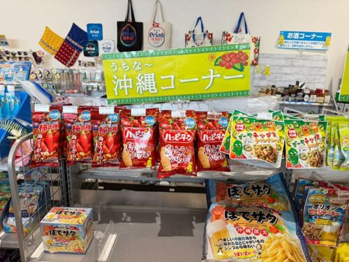 那覇市 ホテル ノボテル沖縄那覇 1F ロビー コンビニ ファミリーマート 沖縄限定 うちなー お菓子