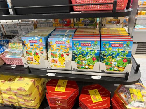 那覇市 ホテル ノボテル沖縄那覇 1F ロビー コンビニ ファミリーマート 沖縄限定 お菓子 ぷっちょ ハイチュー