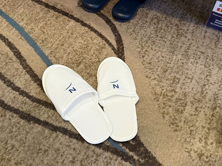 ノボテル沖縄那覇 客室 スタンダードツイン スリッパ