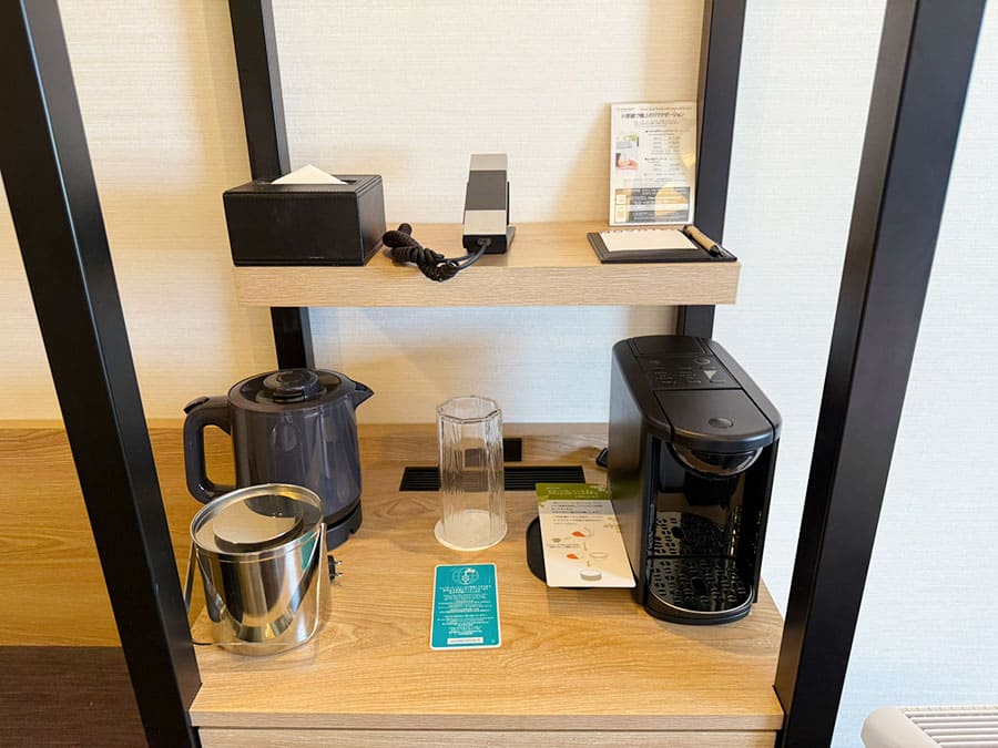 ノボテル沖縄那覇 客室 スタンダードツイン 棚上 電気ケトル アイスペール コーヒーメーカー