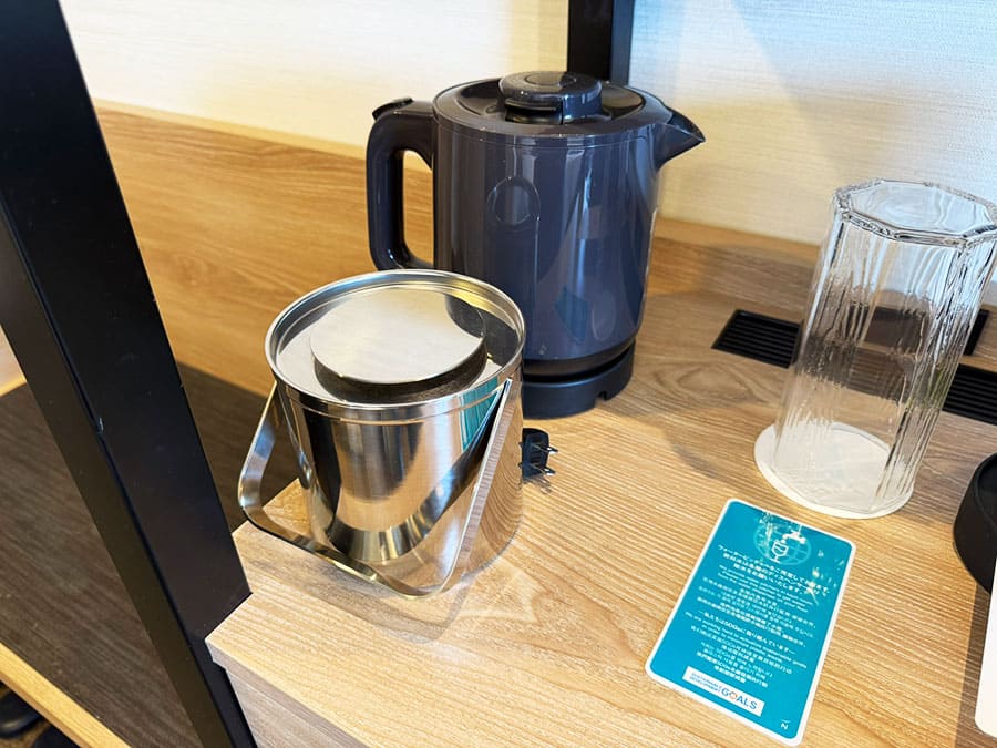 ノボテル沖縄那覇 客室 スタンダードツイン 棚上 アイスペール 電気ケトル ウォーターピッチャー