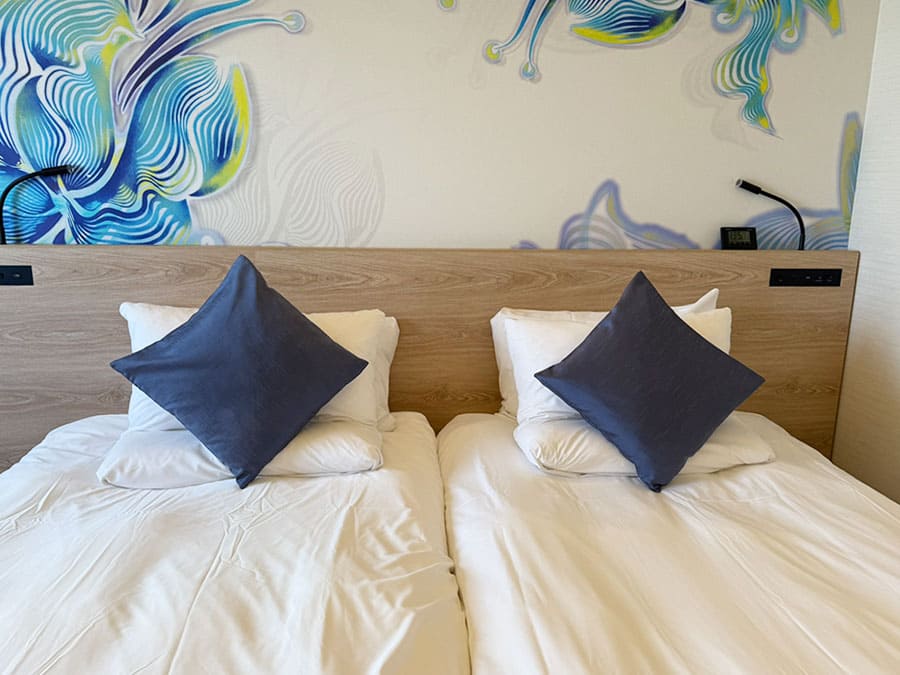 ノボテル沖縄那覇 客室 スタンダードツイン ベッド シモンズ 枕